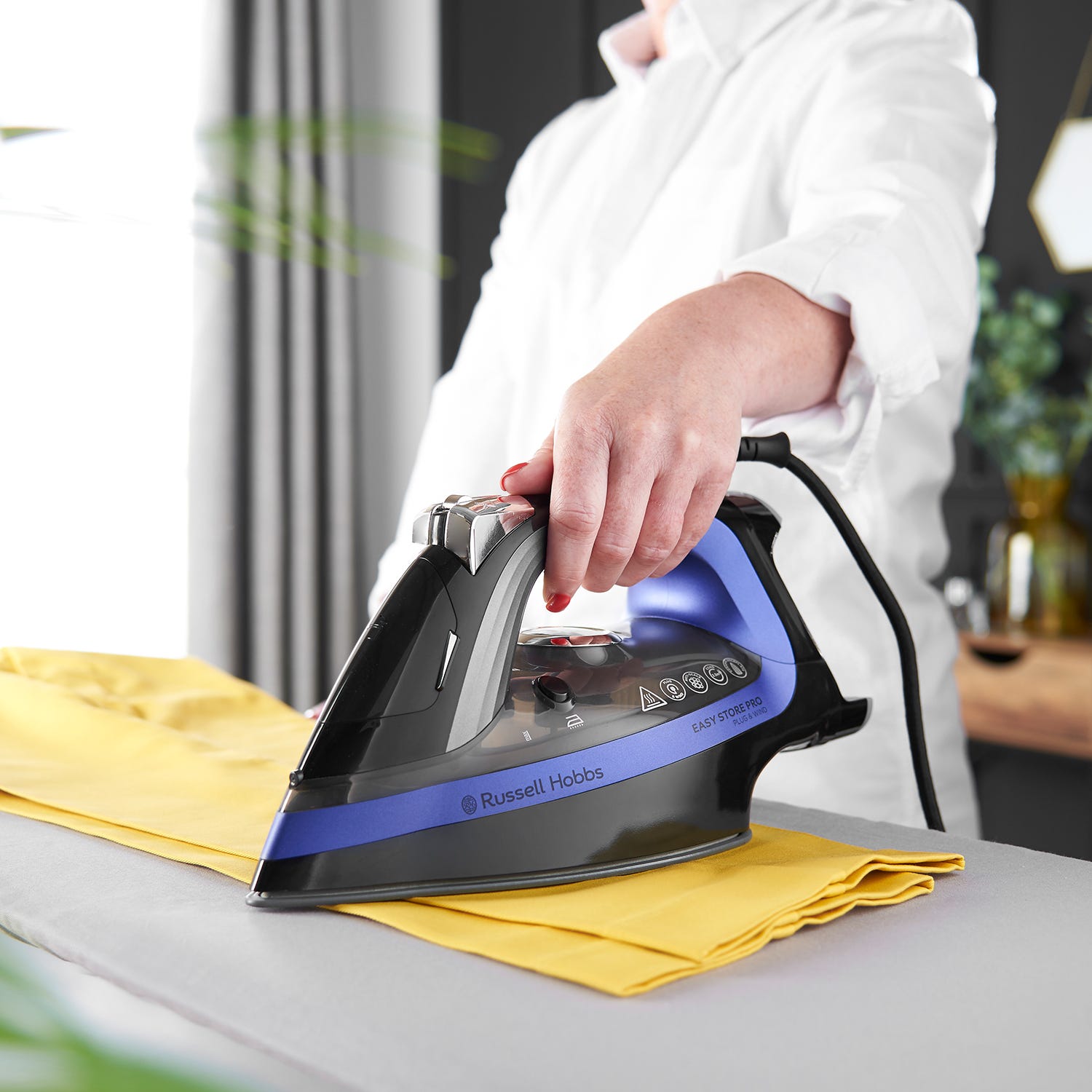 Russell Hobbs Easy Store Pro Plug & Wind Iron | 26731