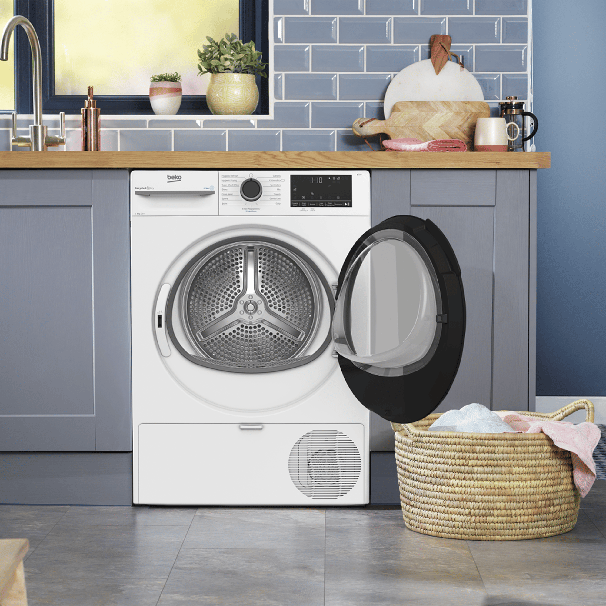 Beko 8kg Heat Pump Tumble Dryer with SteamCure Technology | BM3T3833NW