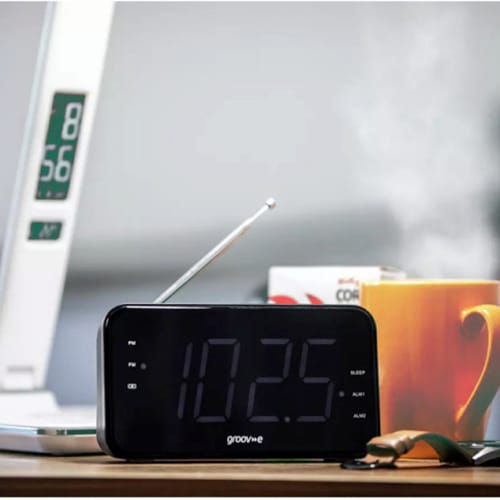 Groov‑e Radio Curve Rechargeable Alarm Clock Radio – Black