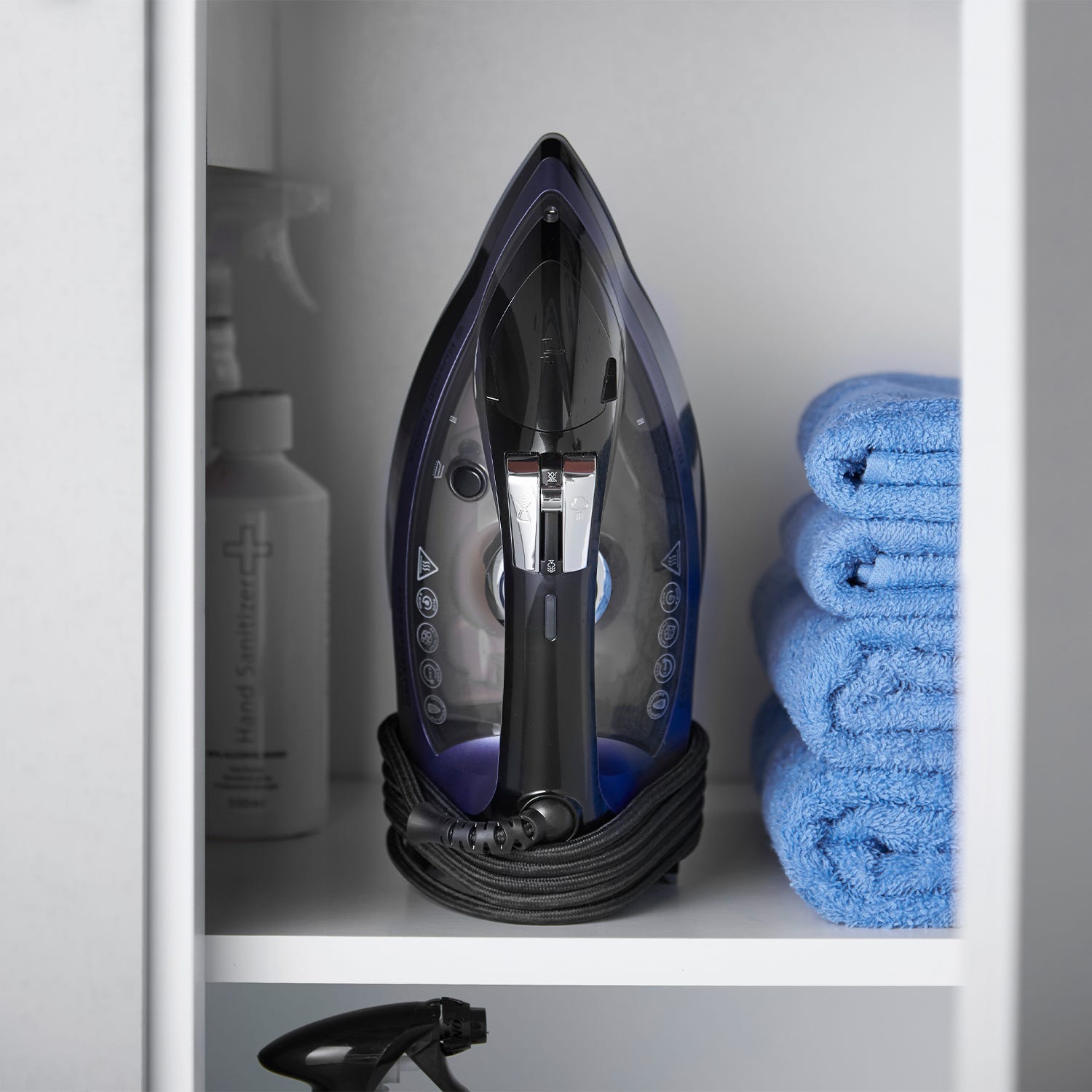 Russell Hobbs Easy Store Pro Plug & Wind Iron | 26731