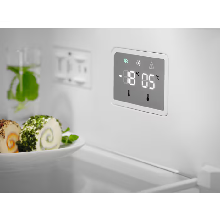 Electrolux 60cm TwinTech NoFrost Freestanding Fridge Freezer White | LNT5ME32W1